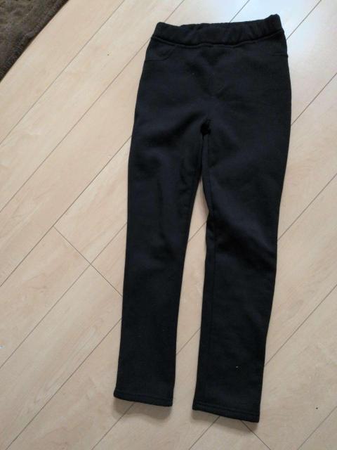 黒いレギンスパンツ スキニーパンツ < 女性ファッション 黒いレギンスパンツ スキニーパンツ < 女性ファッションの