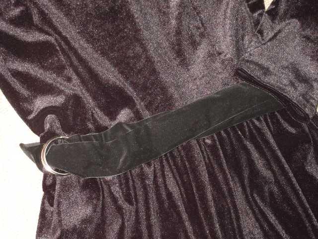 未使用タグ付☆チョーカー風デザイン*ベロア地ワンピース*黒 < 女性ファッション 未使用タグ付☆チョーカー風デザイン*ベロア地ワンピース*黒 < 女性ファッションの