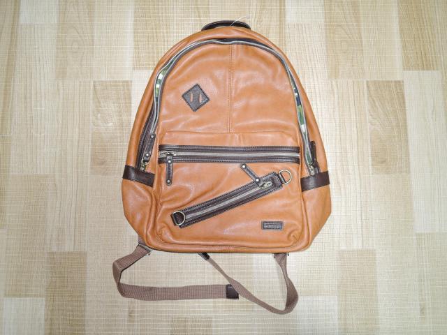 新品 AVIREX アビレックス リュック キャメル PUレザー ディパック 鞄 裏地迷彩 < ブランド 新品 AVIREX アビレックス リュック キャメル PUレザー ディパック 鞄 裏地迷彩 < ブランドの