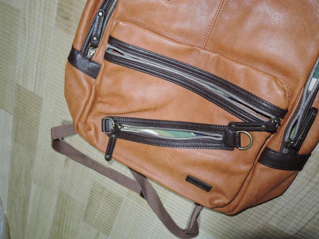 新品 AVIREX アビレックス リュック キャメル PUレザー ディパック 鞄 裏地迷彩 < ブランド 新品 AVIREX アビレックス リュック キャメル PUレザー ディパック 鞄 裏地迷彩 < ブランドの