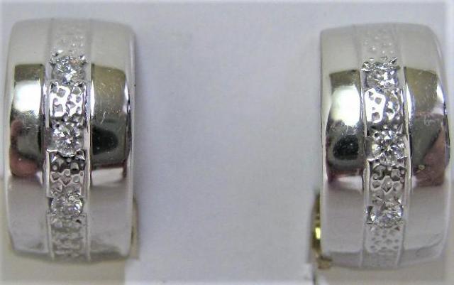 極美品ポーラPOLA スナップピアス18金とホワイトゴールド ダイヤ0.07ct < ブランド  極美品ポーラPOLA スナップピアス18金とホワイトゴールド ダイヤ0.07ct  < ブランドの