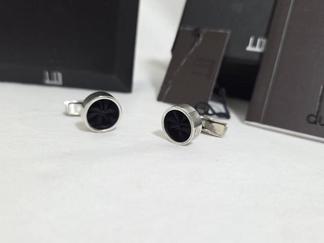 正規レア アルフレッドダンヒル ラウンドコンビカフス サークルカフリンクス 黒系 銀 デザインアート ジュエリーボタン 付属有 < ブランド  正規レア アルフレッドダンヒル ラウンドコンビカフス サークルカフリンクス 黒系 銀 デザインアート ジュエリーボタン 付属有 < ブランドの
