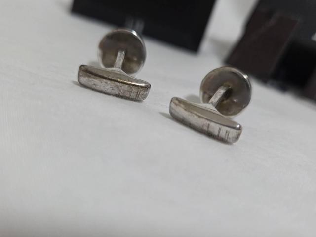 正規レア アルフレッドダンヒル ラウンドコンビカフス サークルカフリンクス 黒系 銀 デザインアート ジュエリーボタン 付属有 < ブランド  正規レア アルフレッドダンヒル ラウンドコンビカフス サークルカフリンクス 黒系 銀 デザインアート ジュエリーボタン 付属有 < ブランドの