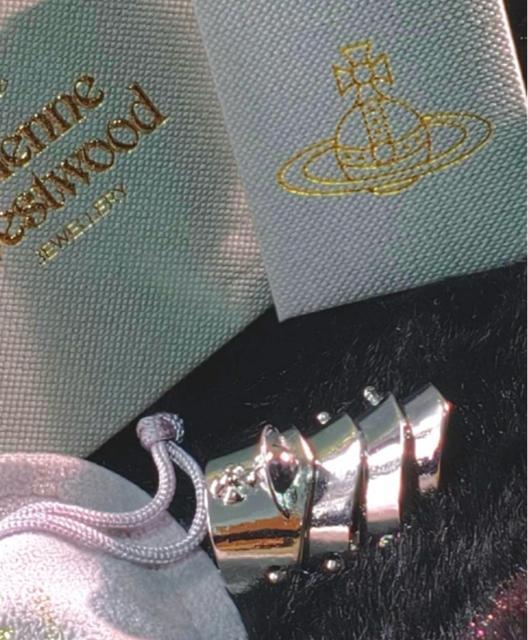 Vivienne Westwood �I�[�u ���S  �A�[�}�[ �����O  �� �u�����h�� 