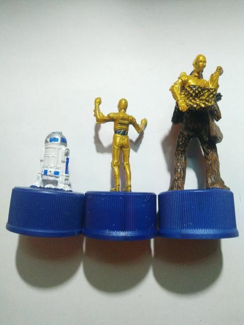 スターウォーズ・ボトルキャップ:(C-3PO:R2-D2:チューイ)3種 < アニメ/コミック/キャラクター  スターウォーズ・ボトルキャップ:(C-3PO:R2-D2:チューイ)3種 < アニメ/コミック/キャラクターの