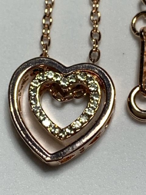 ダブルハートデザインネックレス(ピンク&イエロー)   2本組セット オマケ付き < 女性アクセサリー/時計  ダブルハートデザインネックレス(ピンク&イエロー)   2本組セット オマケ付き < 女性アクセサリー/時計の