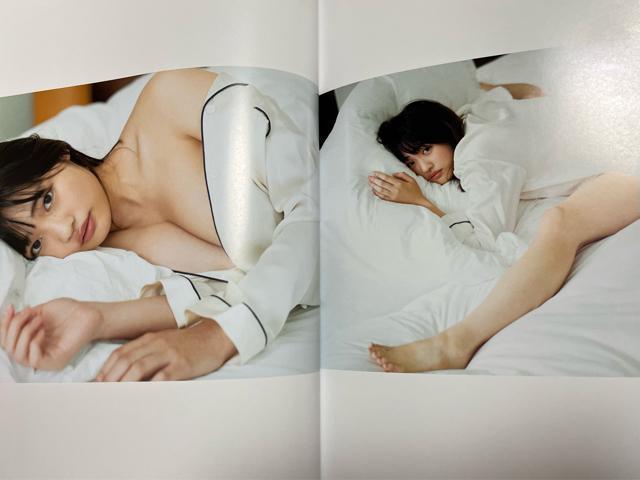 タンス整理品 書籍 送料込み 石田桃香さん写真集 中古品 < タレントグッズ  タンス整理品 書籍 送料込み 石田桃香さん写真集 中古品 < タレントグッズの