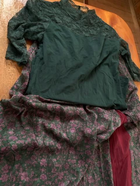 3枚緑色レースブラウス フリル ハイネック 長いスカート 送料無料 < 女性ファッション  3枚緑色レースブラウス フリル ハイネック 長いスカート 送料無料 < 女性ファッションの