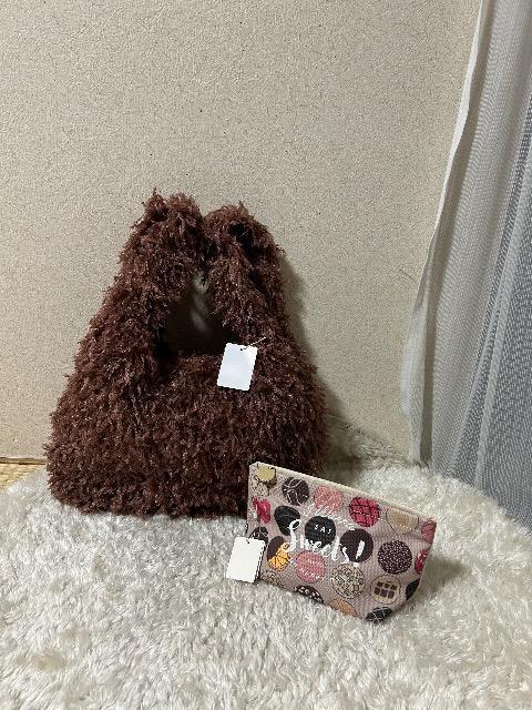 Vi^OtADAM ET ROPEtWobN& HITCH HIKE MARKET~j|[` 