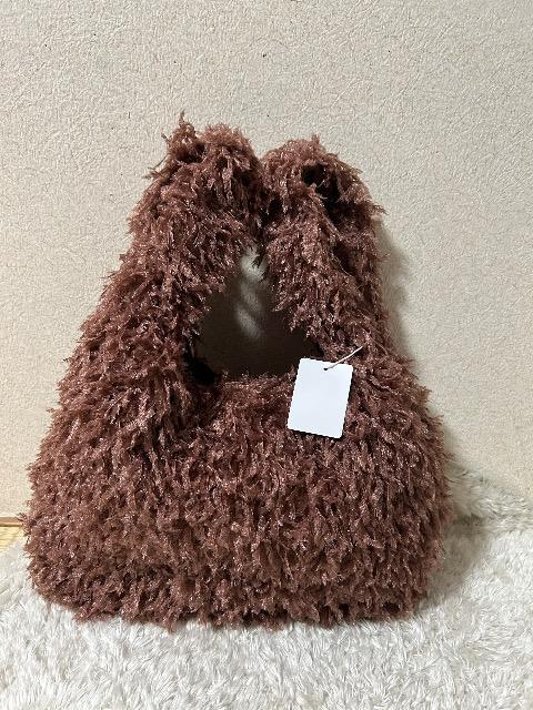 Vi^OtADAM ET ROPEtWobN& HITCH HIKE MARKET~j|[`