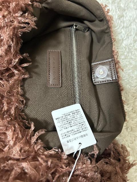 Vi^OtADAM ET ROPEtWobN& HITCH HIKE MARKET~j|[`