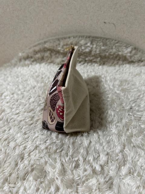 Vi^OtADAM ET ROPEtWobN& HITCH HIKE MARKET~j|[`