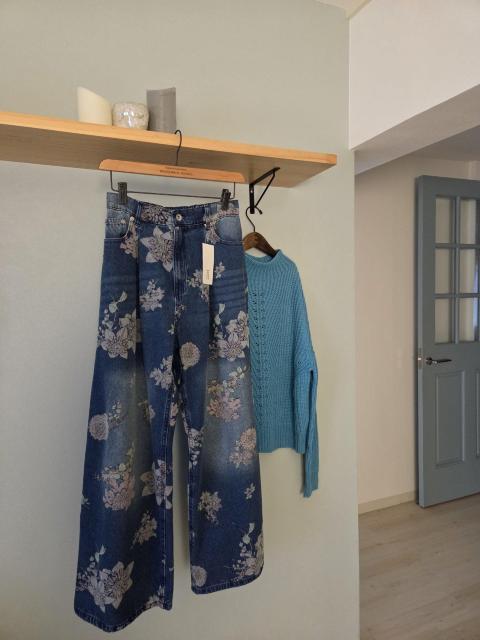 SUGAR SPOON/パンツ★フラワープリントのワイドデニム < ブランド  SUGAR SPOON/パンツ★フラワープリントのワイドデニム < ブランドの