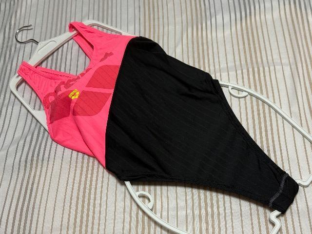イベントで使用しました★ピンクとブラックの切り替えデザイン★arenaハイレグTバック競泳水着★9Mサイズ < 女性ファッション イベントで使用しました★ピンクとブラックの切り替えデザイン★arenaハイレグTバック競泳水着★9Mサイズ < 女性ファッションの