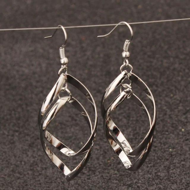 お試し490円★超人気 小顔効果も期待!フック型ピアス シルバー < 女性アクセサリー/時計  お試し490円★超人気 小顔効果も期待!フック型ピアス シルバー < 女性アクセサリー/時計の