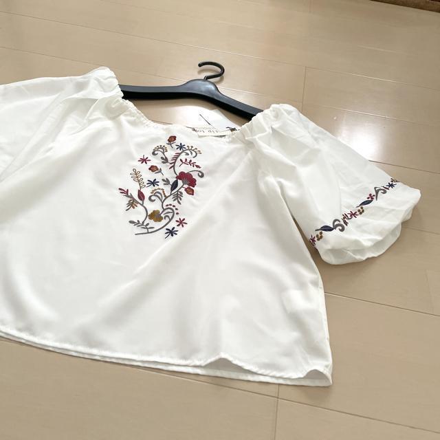 新品 tip top ボリューム袖 刺繍ブラウス フリーサイズ < ブランド  新品 tip top ボリューム袖 刺繍ブラウス フリーサイズ < ブランドの