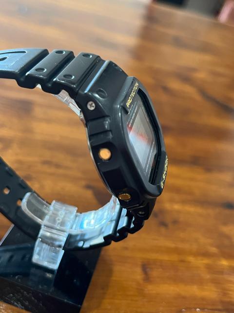 CASIO G-SHOCK DW-5600E カシオ Gショック ゴールド液晶 廃盤 希少 < ブランド  CASIO G-SHOCK DW-5600E カシオ Gショック ゴールド液晶 廃盤 希少 < ブランドの
