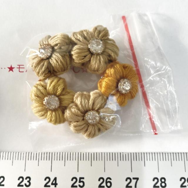 3*ハンドメイド♪ぷっくりお花のリースブローチ 6 < 女性ファッション 3*ハンドメイド♪ぷっくりお花のリースブローチ 6 < 女性ファッションの