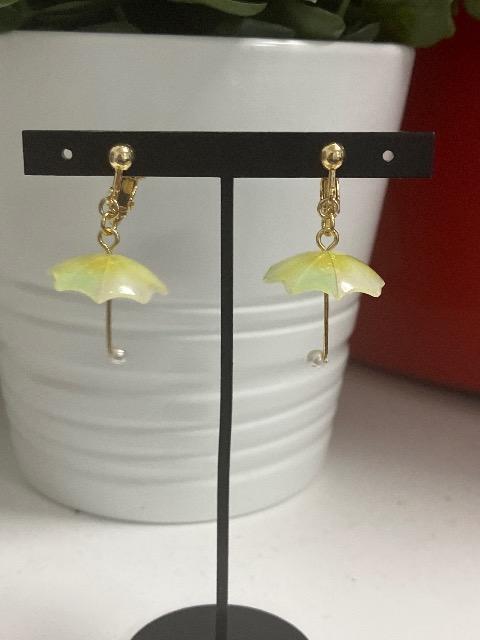 ハンドメイド 傘のチャームを使用したイヤリング < 女性ファッション  ハンドメイド 傘のチャームを使用したイヤリング  < 女性ファッションの
