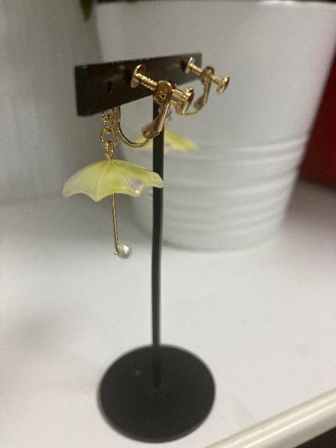 ハンドメイド 傘のチャームを使用したイヤリング < 女性ファッション  ハンドメイド 傘のチャームを使用したイヤリング < 女性ファッションの