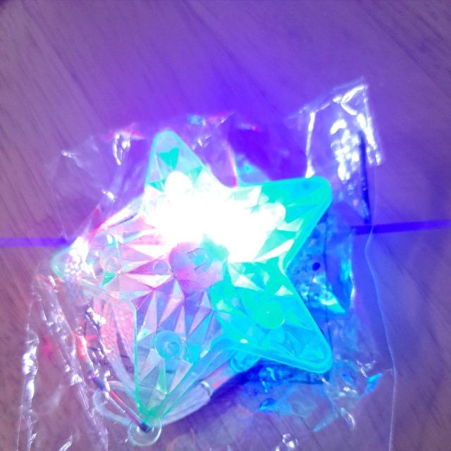 お祭りキラキラ光るおもちゃ < おもちゃ  お祭りキラキラ光るおもちゃ < おもちゃの