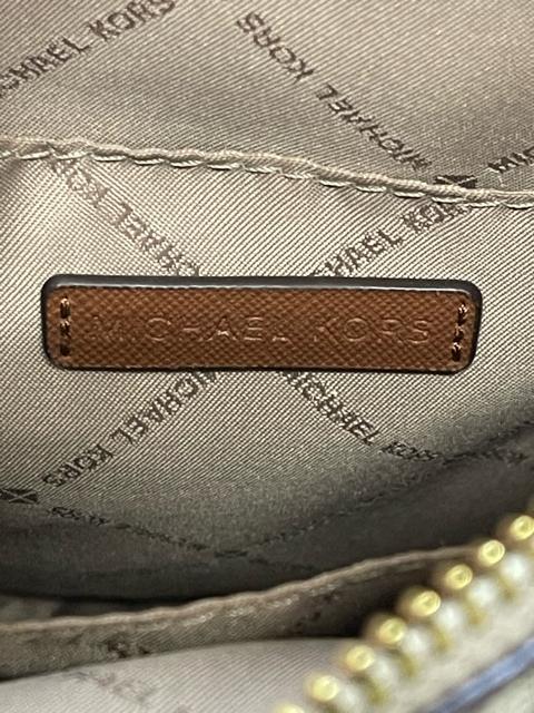 MICHAEL Michael Kors(マイケル・マイケル・コース)ジェットセットトラベル ミディアム ロゴ クロスボディバッグ < ブランド MICHAEL Michael Kors(マイケル・マイケル・コース)ジェットセットトラベル ミディアム ロゴ クロスボディバッグ < ブランドの