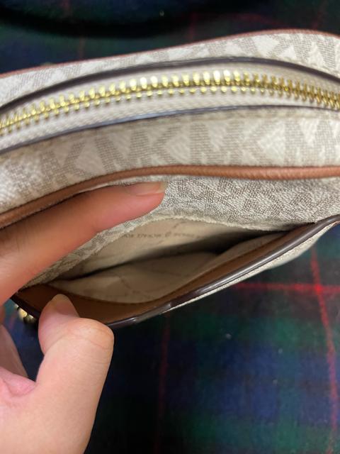 MICHAEL Michael Kors(マイケル・マイケル・コース)ジェットセットトラベル ミディアム ロゴ クロスボディバッグ < ブランド MICHAEL Michael Kors(マイケル・マイケル・コース)ジェットセットトラベル ミディアム ロゴ クロスボディバッグ < ブランドの