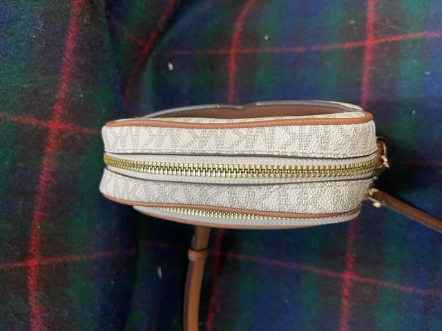 MICHAEL Michael Kors(マイケル・マイケル・コース)ジェットセットトラベル ミディアム ロゴ クロスボディバッグ < ブランド MICHAEL Michael Kors(マイケル・マイケル・コース)ジェットセットトラベル ミディアム ロゴ クロスボディバッグ < ブランドの