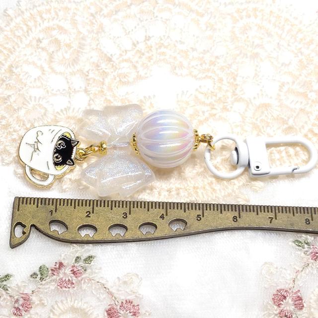ハンドメイド☆キーホルダー☆カップインねこチャン☆白 < 女性ファッション ハンドメイド☆キーホルダー☆カップインねこチャン☆白 < 女性ファッションの