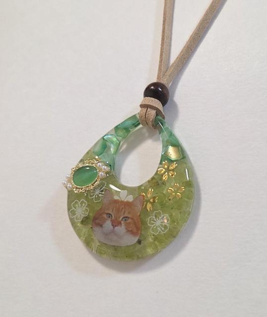 茶ネコペリドットレジンネックレス☆ かわいいペンダント ペリドットレジンネックレス 天然石レジンネックレス 猫 ねこ < 女性ファッション 茶ネコペリドットレジンネックレス☆ かわいいペンダント ペリドットレジンネックレス 天然石レジンネックレス 猫 ねこ < 女性ファッションの