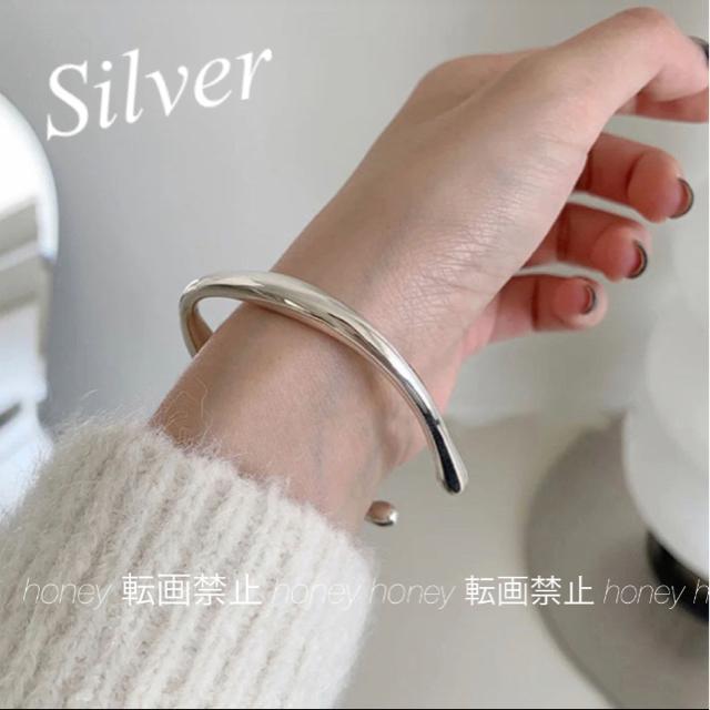 定価2,980円●変形バングル【新品未使用】シルバーカラー●ブレスレット ティアドロップ 雫 < 女性アクセサリー/時計 定価2,980円●変形バングル【新品未使用】シルバーカラー●ブレスレット ティアドロップ 雫 < 女性アクセサリー/時計の