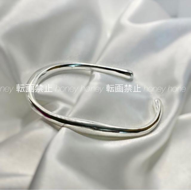 定価2,980円●変形バングル【新品未使用】シルバーカラー●ブレスレット ティアドロップ 雫 < 女性アクセサリー/時計 定価2,980円●変形バングル【新品未使用】シルバーカラー●ブレスレット ティアドロップ 雫 < 女性アクセサリー/時計の