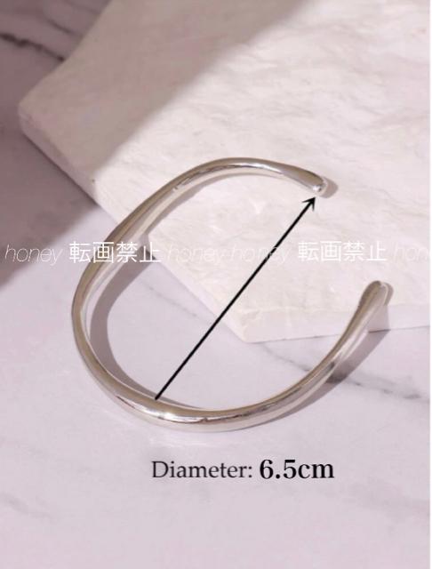 定価2,980円●変形バングル【新品未使用】シルバーカラー●ブレスレット ティアドロップ 雫 < 女性アクセサリー/時計 定価2,980円●変形バングル【新品未使用】シルバーカラー●ブレスレット ティアドロップ 雫 < 女性アクセサリー/時計の