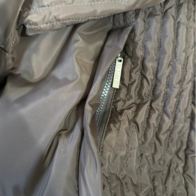 【新品未使用品】BALMAIN ダウンコート フォックスファー 裏地総柄 Mサイズ < 女性ファッション  【新品未使用品】BALMAIN ダウンコート フォックスファー 裏地総柄 Mサイズ < 女性ファッションの