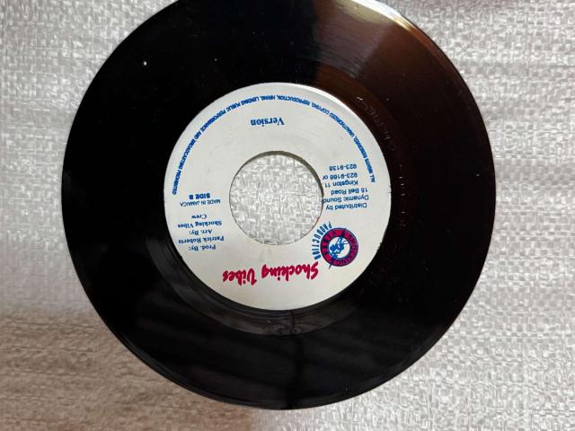 7インチ Gun In A Baggy / Version Shocking Vibes Production < CD/DVD/ビデオ 7インチ Gun In A Baggy / Version Shocking Vibes Production < CD/DVD/ビデオの