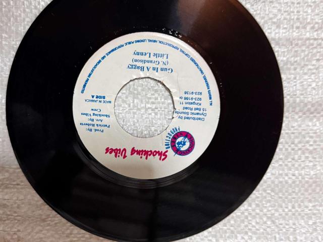 7インチ Gun In A Baggy / Version Shocking Vibes Production < CD/DVD/ビデオ 7インチ Gun In A Baggy / Version Shocking Vibes Production < CD/DVD/ビデオの