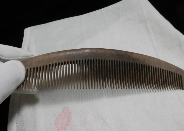 ■■即決■■厚みあるつげの櫛、細長い作り、セミアンティーク! < 女性ファッション  ■■即決■■厚みあるつげの櫛、細長い作り、セミアンティーク!  < 女性ファッションの
