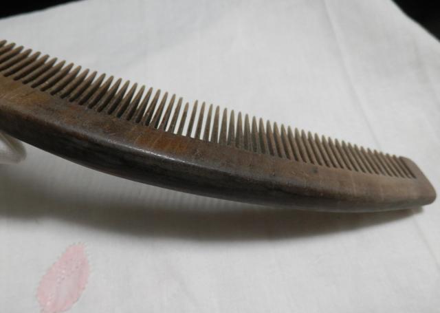 ■■即決■■厚みあるつげの櫛、細長い作り、セミアンティーク! < 女性ファッション  ■■即決■■厚みあるつげの櫛、細長い作り、セミアンティーク! < 女性ファッションの