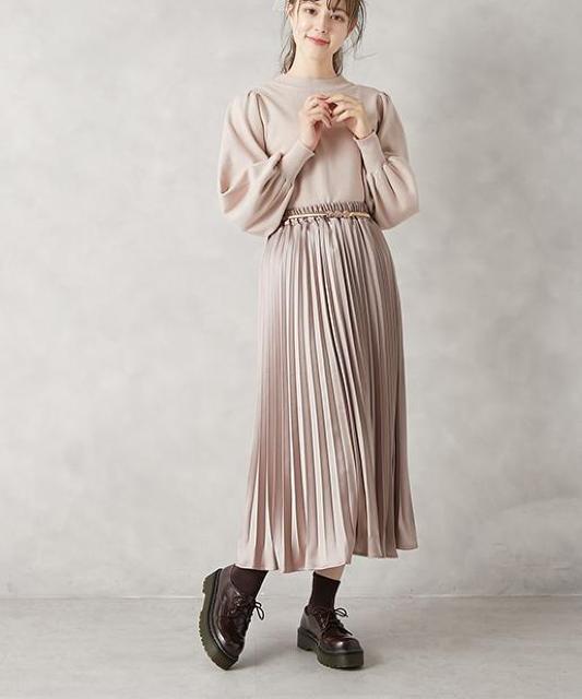上品な光沢プリーツスカート●定価4,950円●オリーブデオリーブ●ピンクベージュ ピンクゴールド●F ウエストゴム●ロングスカート < ブランド  上品な光沢プリーツスカート●定価4,950円●オリーブデオリーブ●ピンクベージュ ピンクゴールド●F ウエストゴム●ロングスカート < ブランドの
