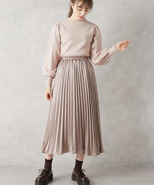 上品な光沢プリーツスカート●定価4,950円●オリーブデオリーブ●ピンクベージュ ピンクゴールド●F ウエストゴム●ロングスカート < ブランド  上品な光沢プリーツスカート●定価4,950円●オリーブデオリーブ●ピンクベージュ ピンクゴールド●F ウエストゴム●ロングスカート < ブランドの