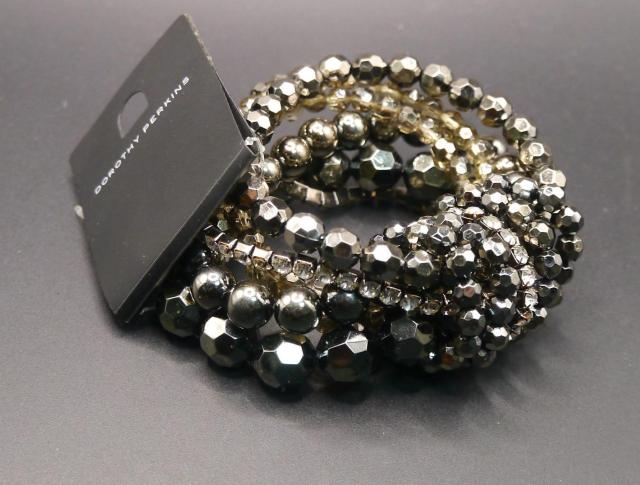 新品DOROTHY PERKINS ゴシックアンティーク調黒ブレスレット < ブランド 新品DOROTHY PERKINS ゴシックアンティーク調黒ブレスレット < ブランドの