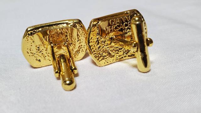 正規レア ヴェルサーチ メデューサロゴ カフス ゴールド ゴシックエンブレムカフリンクス クラシック ラージLボタン < ブランド  正規レア ヴェルサーチ メデューサロゴ カフス ゴールド ゴシックエンブレムカフリンクス クラシック ラージLボタン < ブランドの