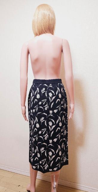 新品タグ付☆TE chichi☆綺麗な前釦ジャガードニットのロングスカートB429☆3点で即落 < 女性ファッション  新品タグ付☆TE chichi☆綺麗な前釦ジャガードニットのロングスカートB429☆3点で即落 < 女性ファッションの