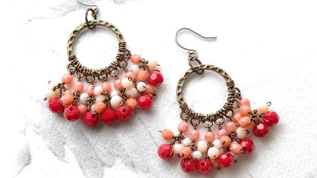 *こっくりカラーのシャンデリアピアス*赤 24010 < 女性ファッション  *こっくりカラーのシャンデリアピアス*赤 24010  < 女性ファッションの