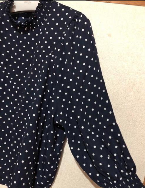 【新品】discoat ディスコート ゴムシャーリング ドット柄ブラウス < ブランド 【新品】discoat ディスコート ゴムシャーリング ドット柄ブラウス < ブランドの