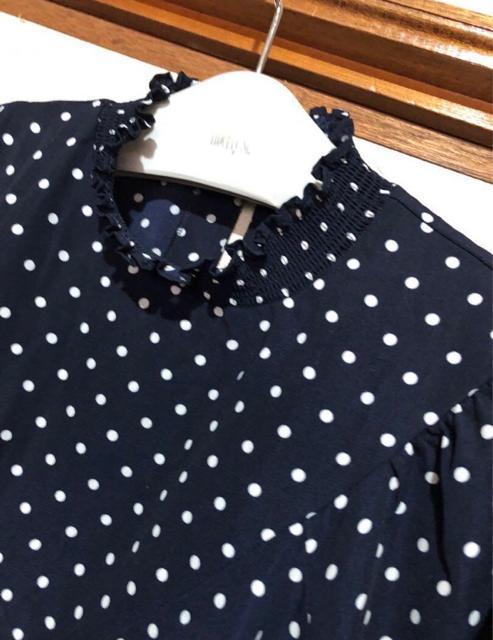 【新品】discoat ディスコート ゴムシャーリング ドット柄ブラウス < ブランド 【新品】discoat ディスコート ゴムシャーリング ドット柄ブラウス < ブランドの