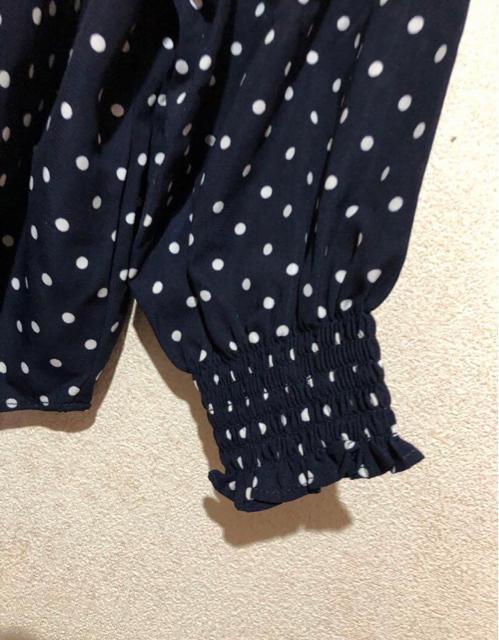 【新品】discoat ディスコート ゴムシャーリング ドット柄ブラウス < ブランド 【新品】discoat ディスコート ゴムシャーリング ドット柄ブラウス < ブランドの