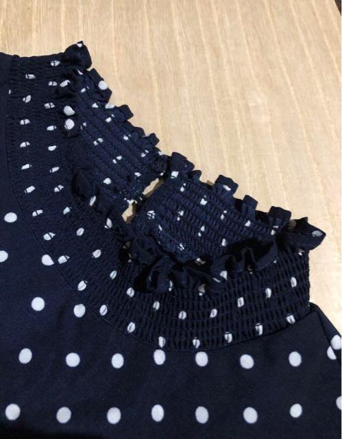 【新品】discoat ディスコート ゴムシャーリング ドット柄ブラウス < ブランド 【新品】discoat ディスコート ゴムシャーリング ドット柄ブラウス < ブランドの