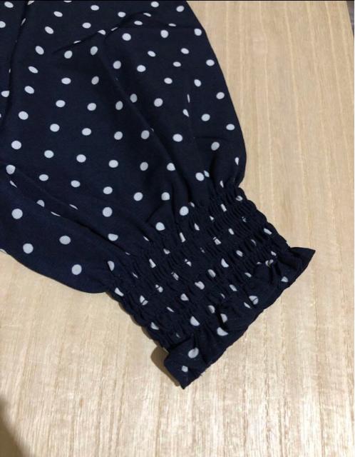 【新品】discoat ディスコート ゴムシャーリング ドット柄ブラウス < ブランド 【新品】discoat ディスコート ゴムシャーリング ドット柄ブラウス < ブランドの