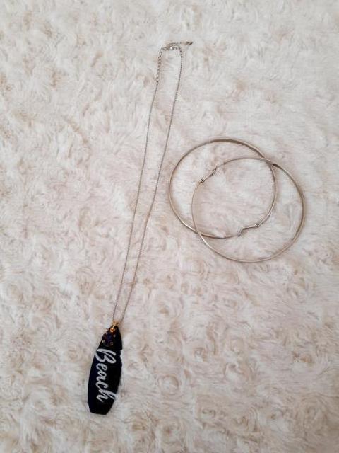 新品■Beach テキスト サーフボード ネックレス&大きめフープピアス シルバーカラー セット < 女性アクセサリー/時計  新品■Beach テキスト サーフボード ネックレス&大きめフープピアス シルバーカラー セット < 女性アクセサリー/時計の